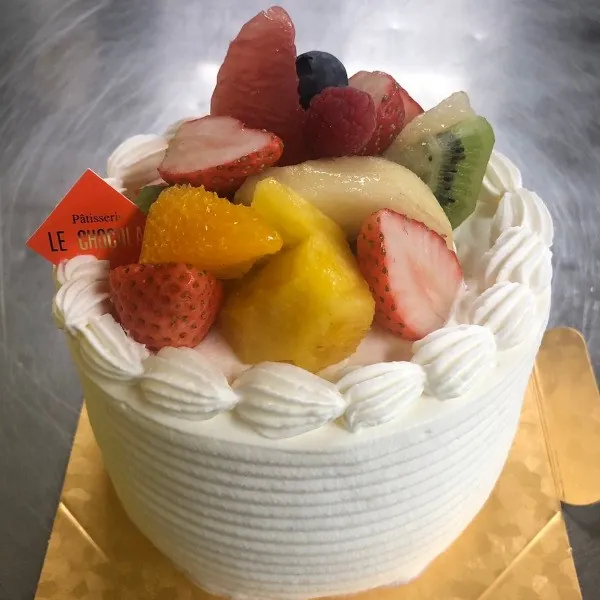 パティスリー ル・ショコラの生クリームのバースデーケーキ