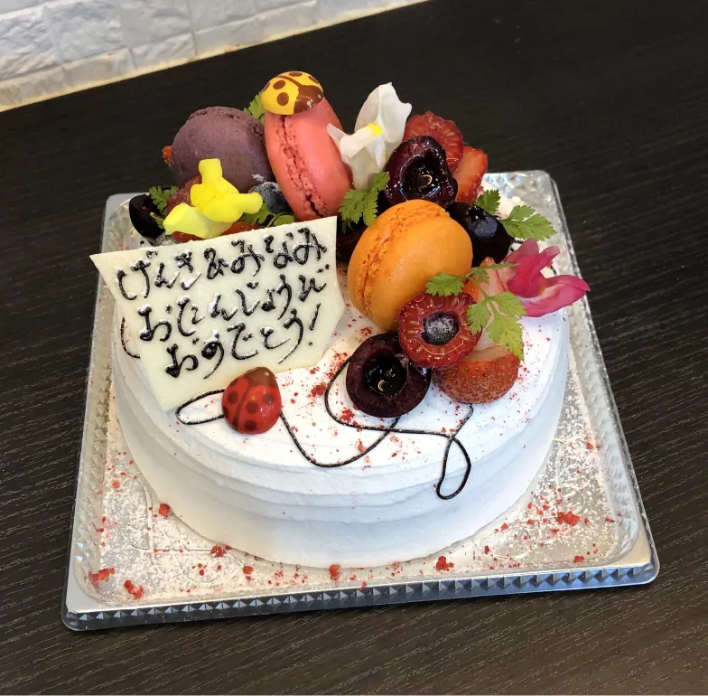 マチルダのメッセージプレート付きデコレーションケーキ