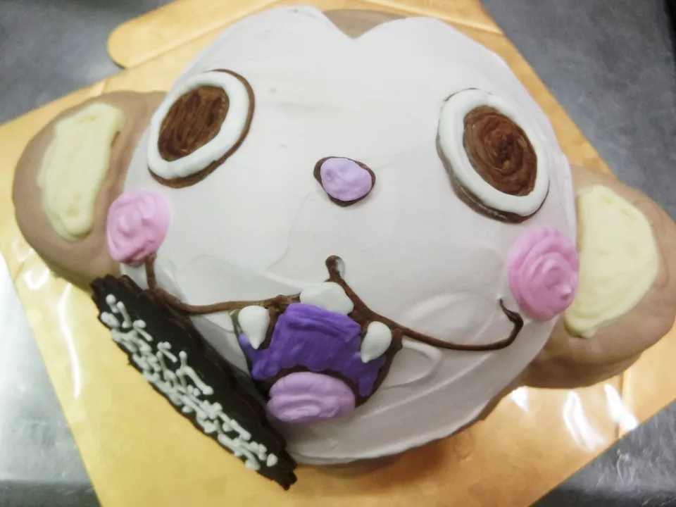 メゾンプチ洋菓子店のドーム型の立体キャラクターケーキ
