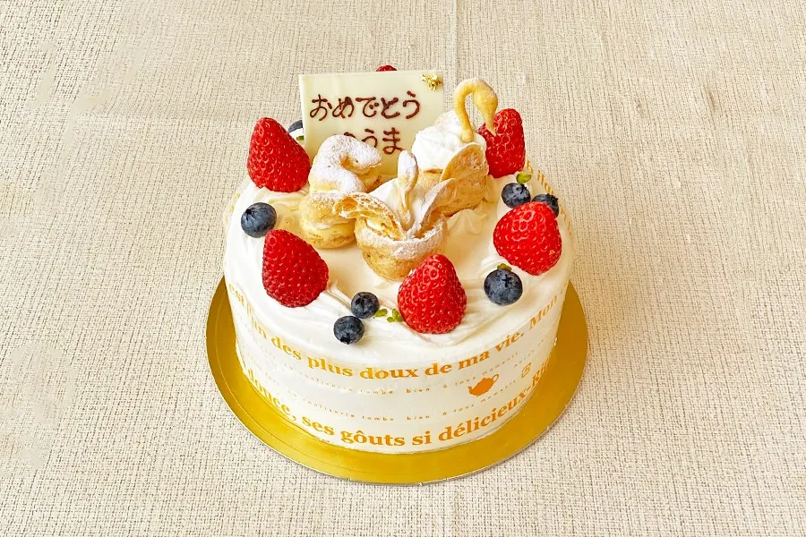 ラ・ローザンヌの記念日のケーキ（いちごと生クリーム）