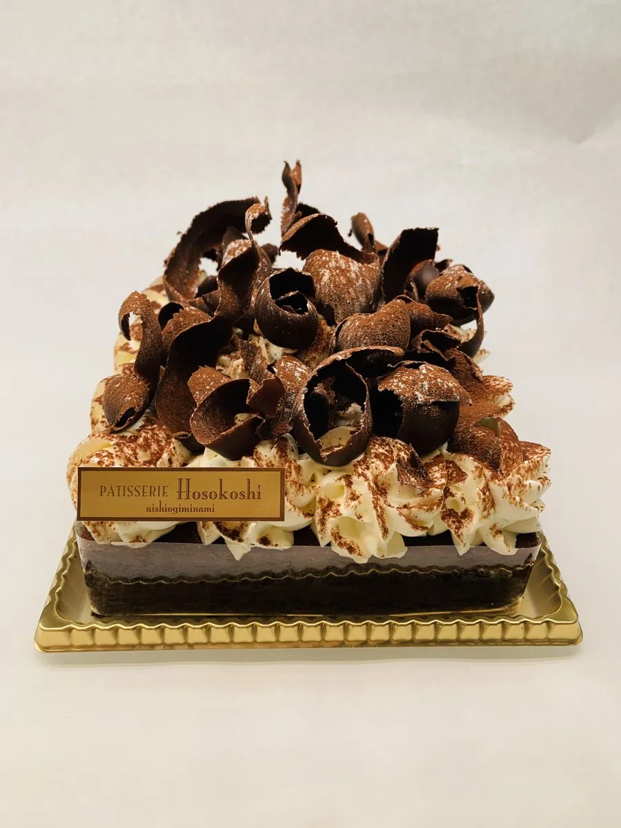 パティスリー ホソコシのチョコレートのホールケーキ