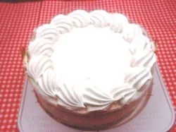 洋菓子工房きららのクリームホールケーキ（卵・乳製品・小麦を使わない）