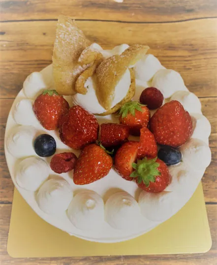 シュベーネの生クリームのデコレーションケーキ
